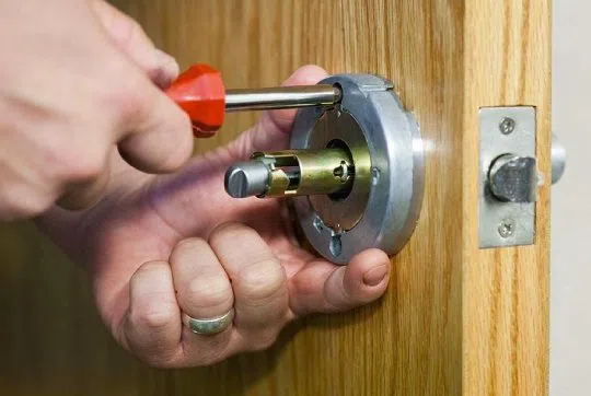 Middle Village Locksmith Service Middle Village, NY 718-971-9675 - emergency-unlock-01